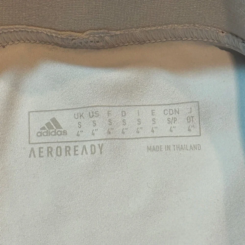 Adidas Aeroready White Compression Shorts Womens Small‎ 4 Inch Inseam Athletic